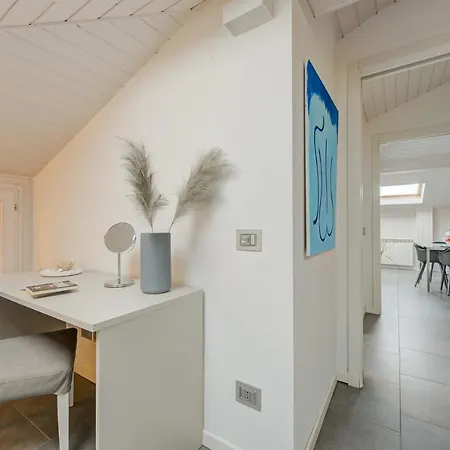 White Paradise Rooftop Stunning Lake View - Happy Appartement